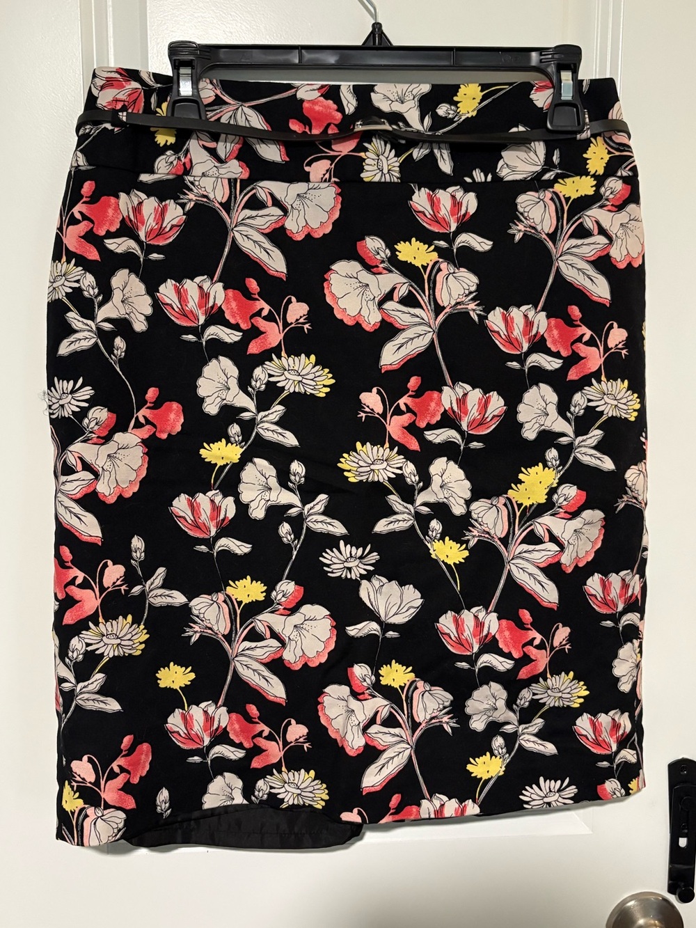 Liz Claiborne Black Floral Pencil Skirt Size 8